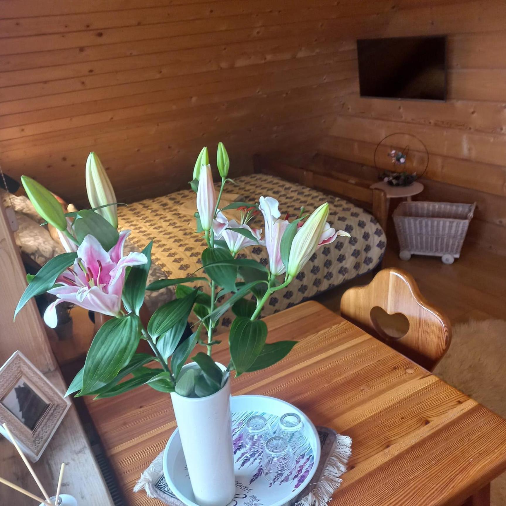 Mizerna Lily Garden B&B 외부 사진