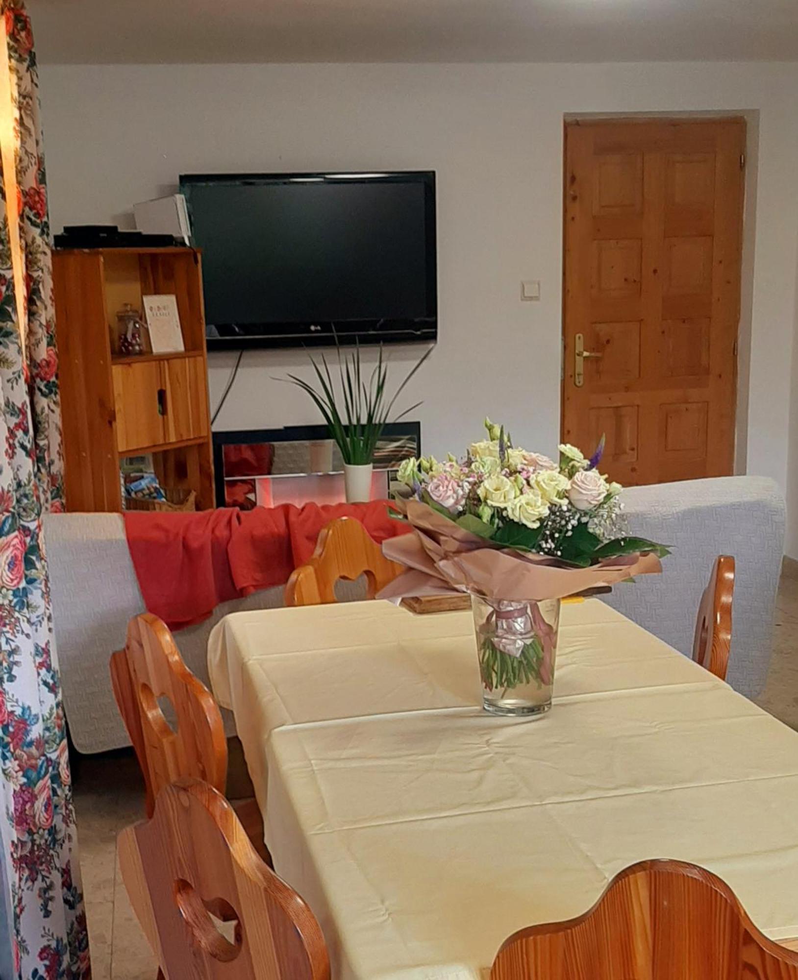 Mizerna Lily Garden B&B 외부 사진