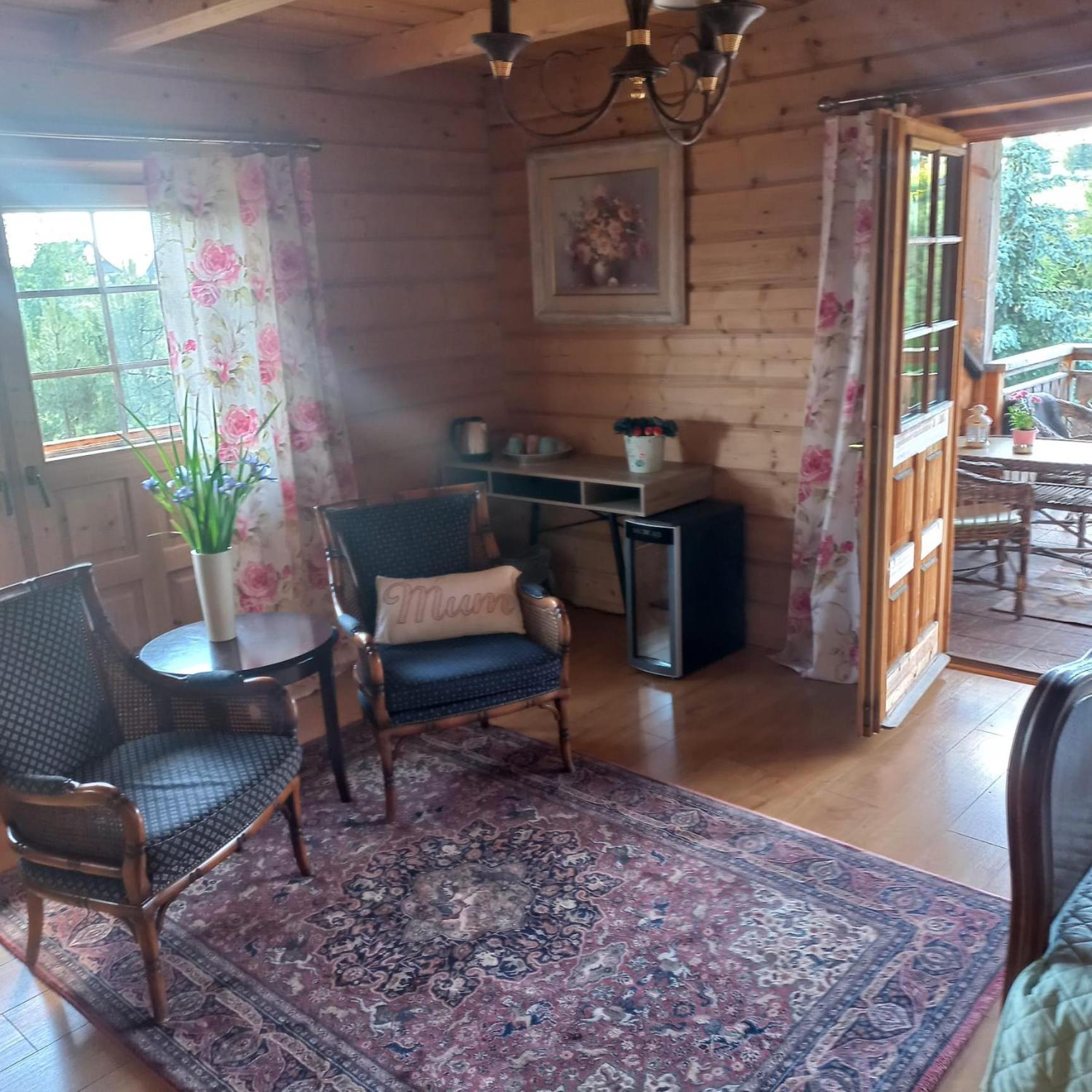 Mizerna Lily Garden B&B 객실 사진